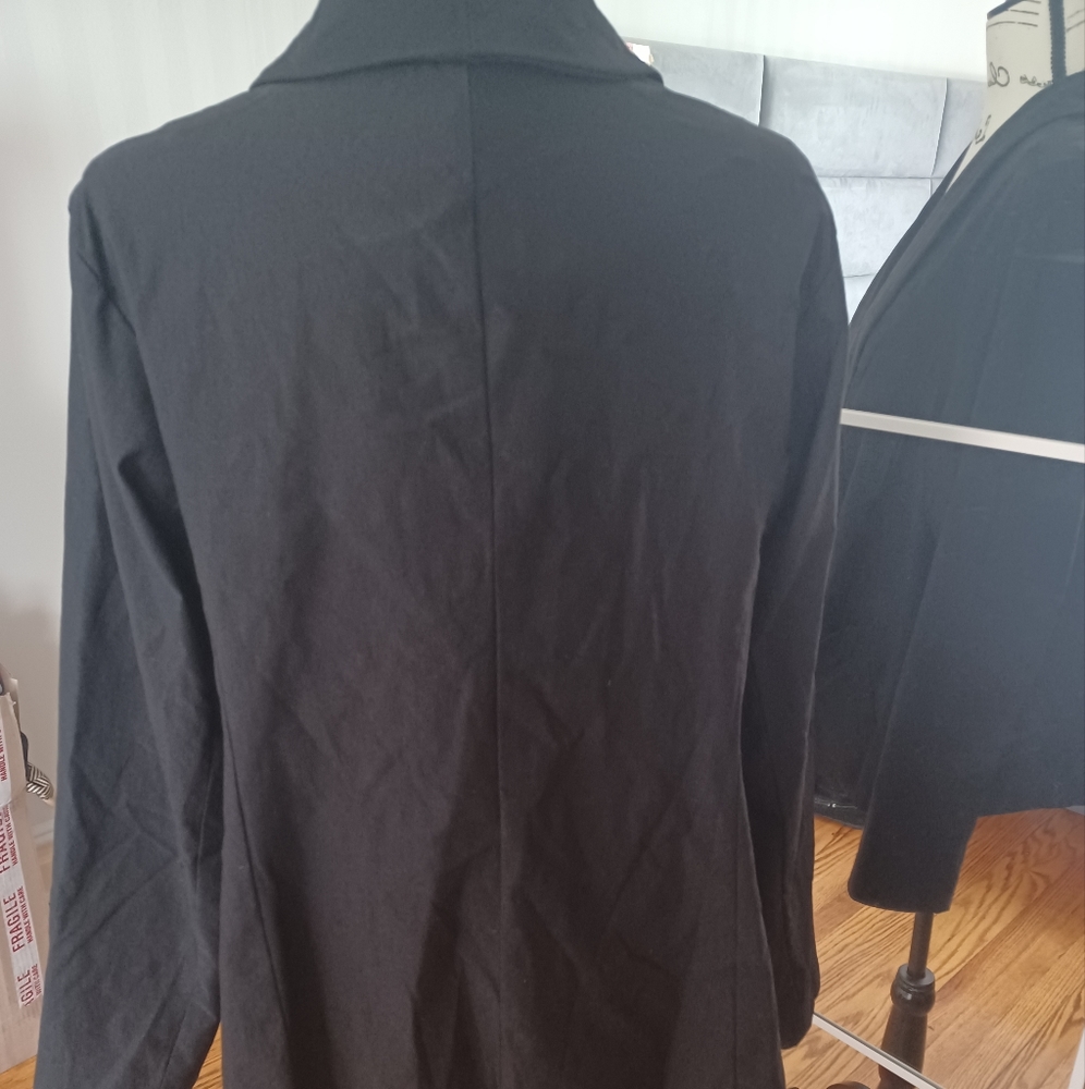 Torrid Black Cutaway Blazer with pockets - Picture 4 of 6
